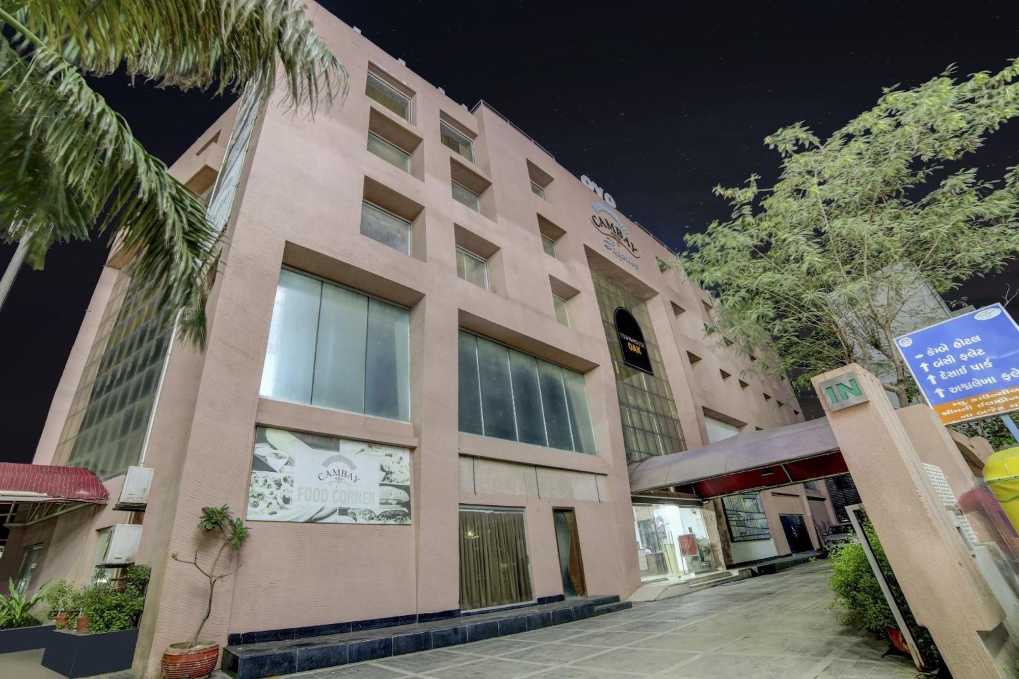 Collection O Cambay Sapphire Hotel Sarkhej Екстериор снимка