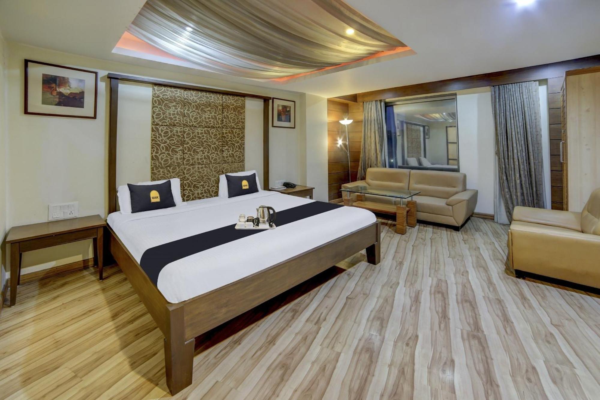 Collection O Cambay Sapphire Hotel Sarkhej Екстериор снимка