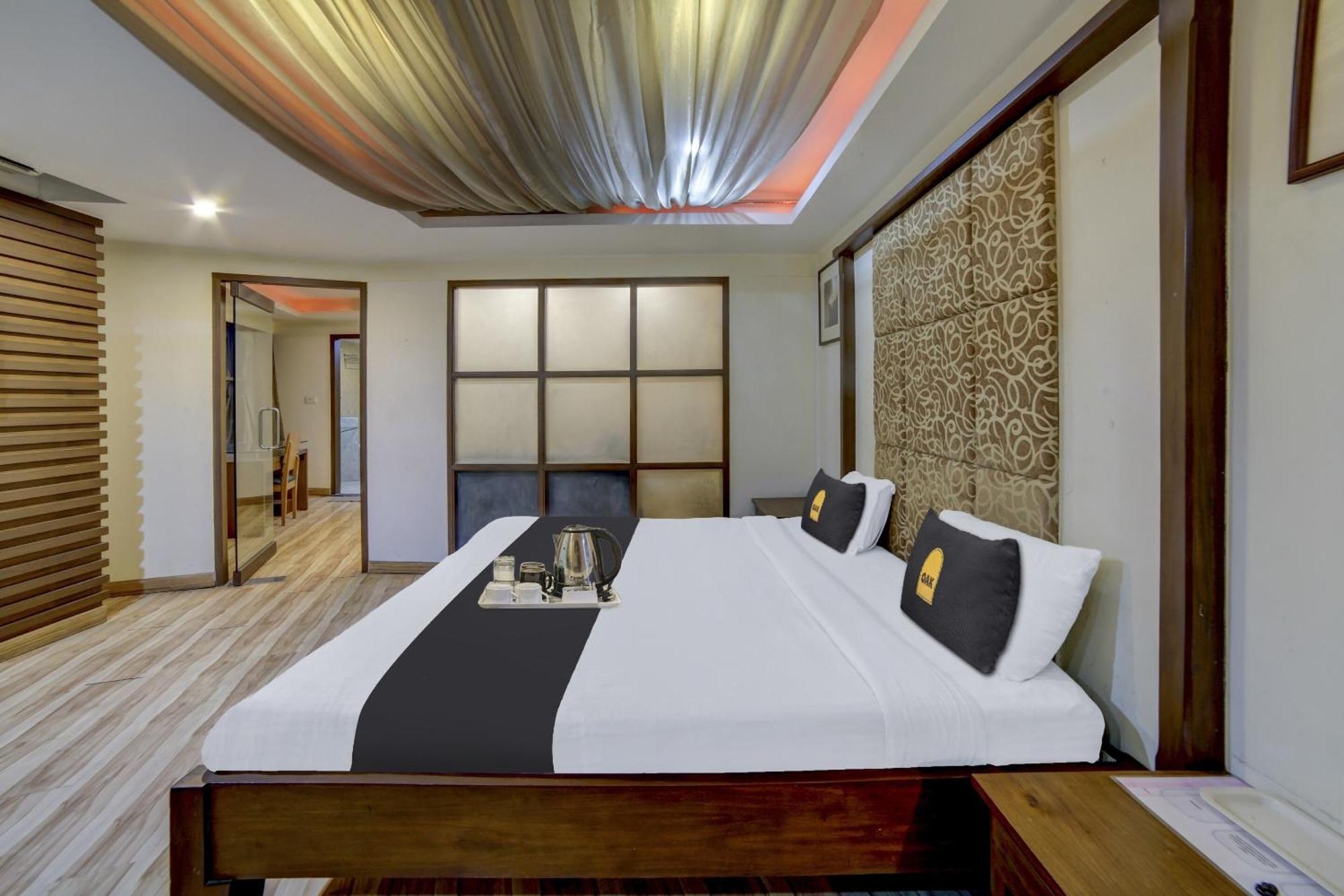 Collection O Cambay Sapphire Hotel Sarkhej Екстериор снимка