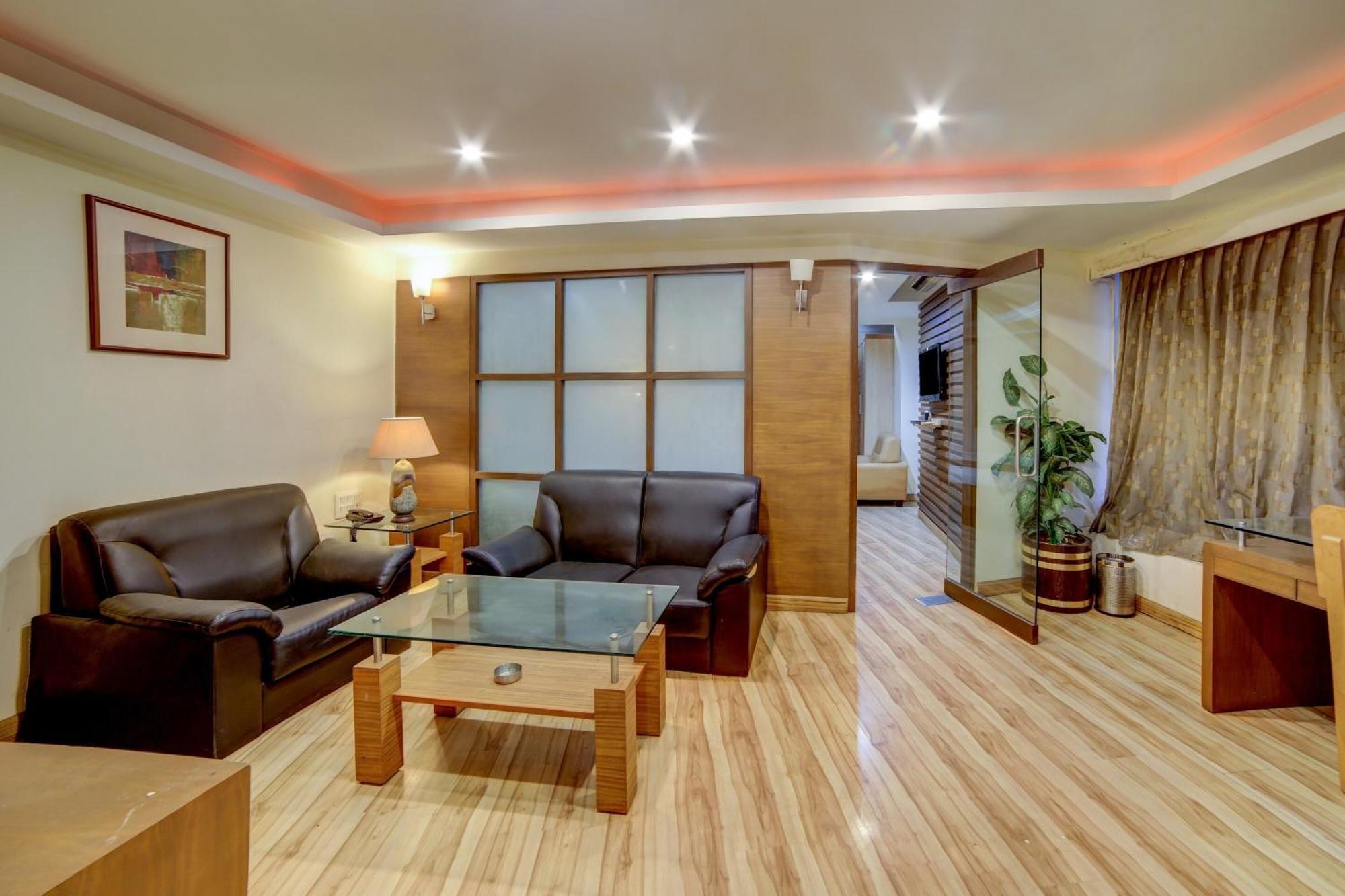 Collection O Cambay Sapphire Hotel Sarkhej Екстериор снимка
