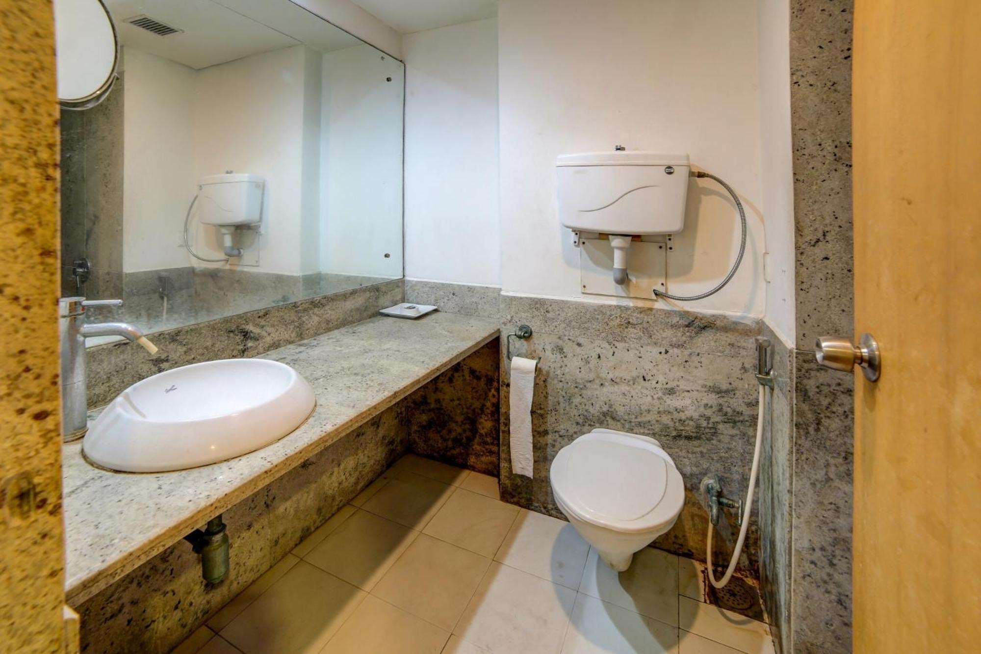 Collection O Cambay Sapphire Hotel Sarkhej Екстериор снимка
