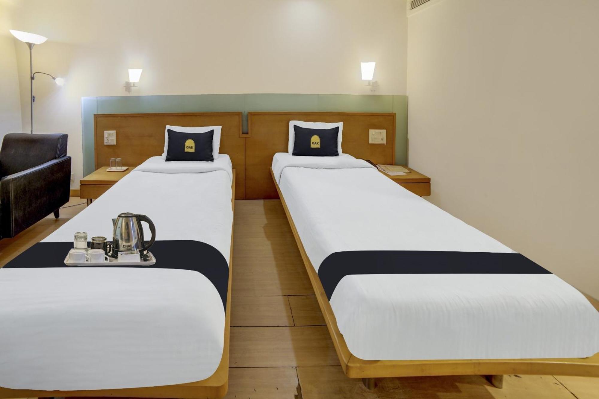 Collection O Cambay Sapphire Hotel Sarkhej Екстериор снимка