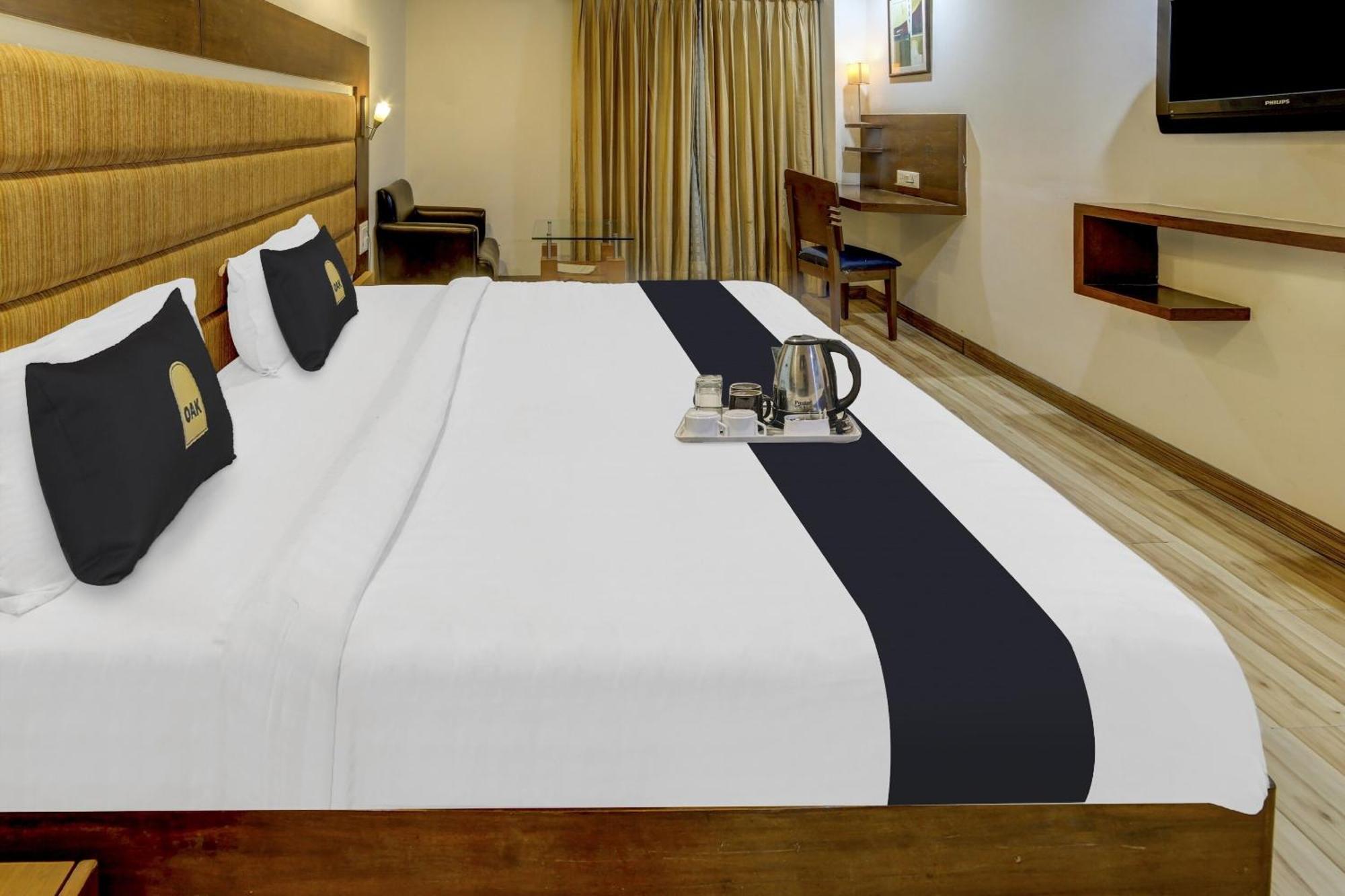 Collection O Cambay Sapphire Hotel Sarkhej Екстериор снимка