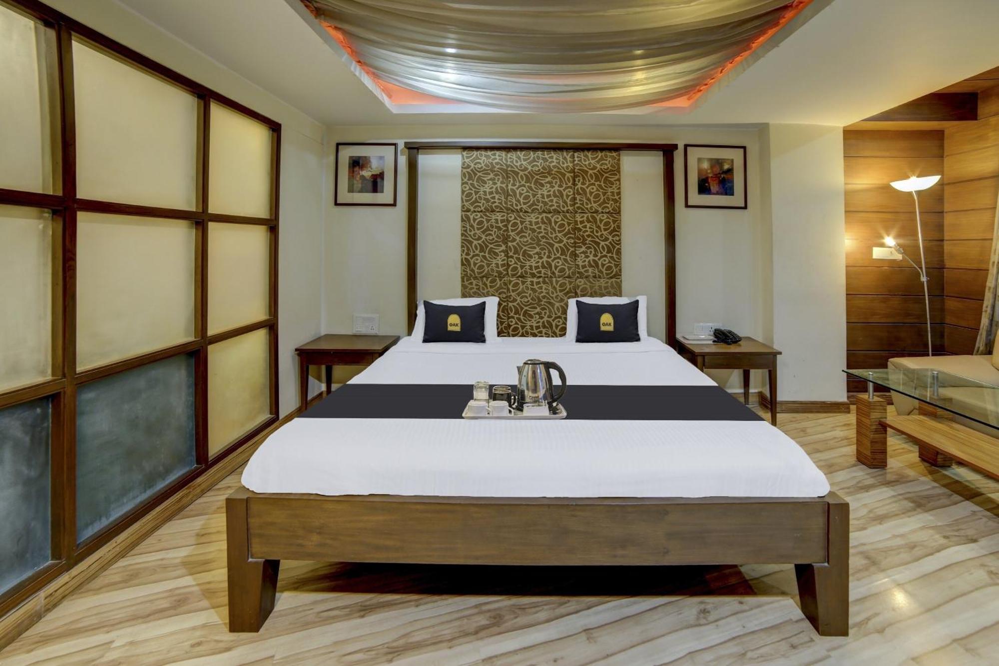 Collection O Cambay Sapphire Hotel Sarkhej Екстериор снимка