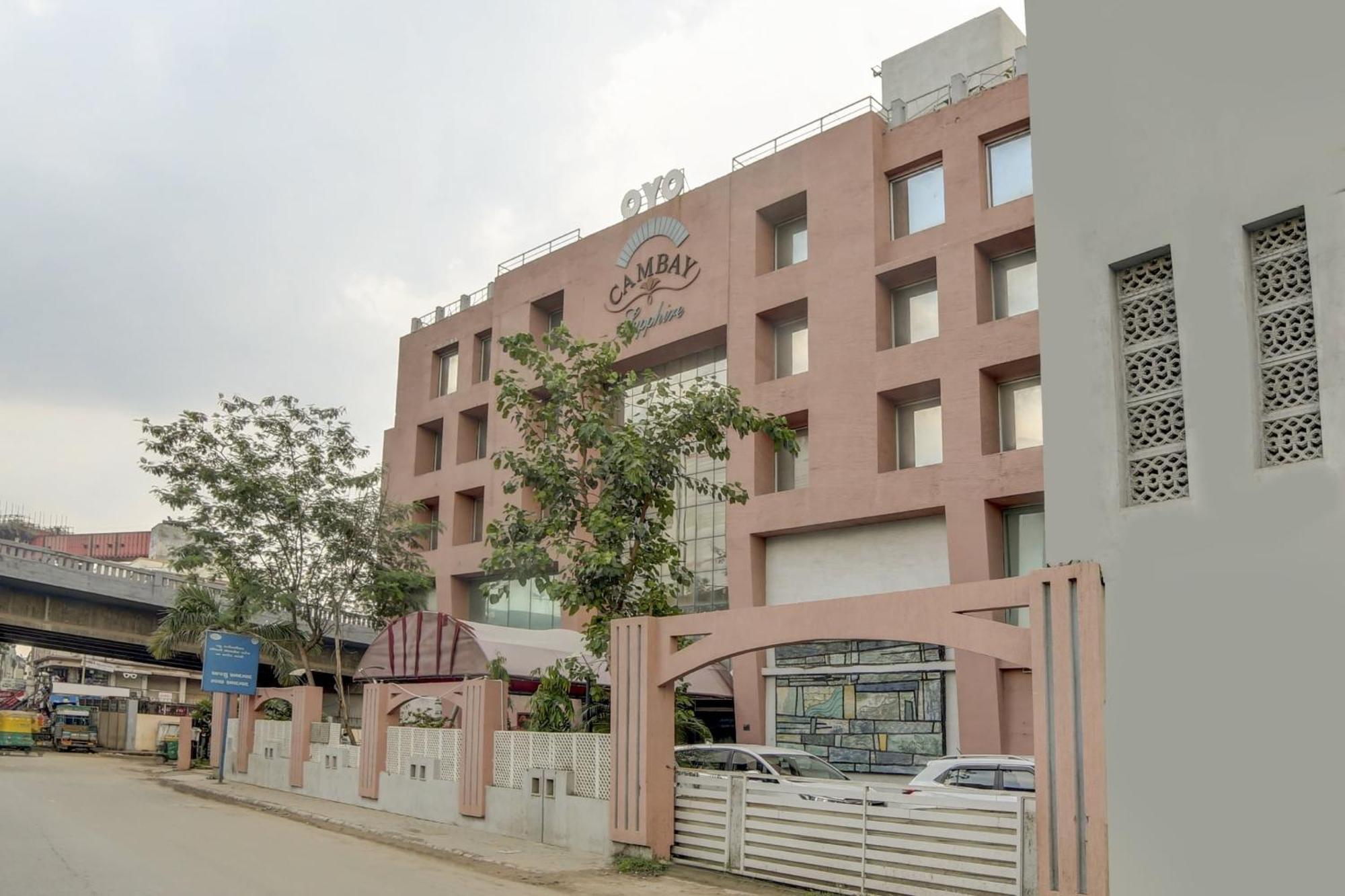 Collection O Cambay Sapphire Hotel Sarkhej Екстериор снимка